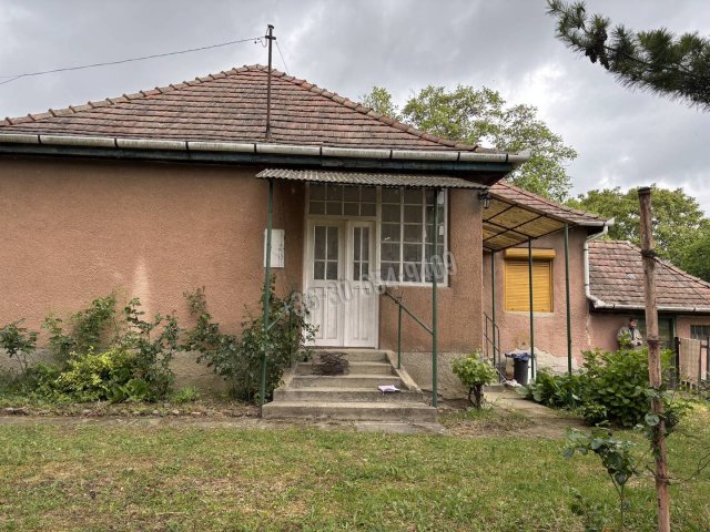 Eladó családi ház, Diósjenőn 49.5 M Ft, 3 szobás