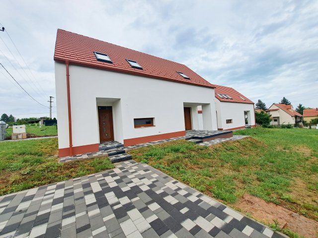 Eladó ikerház, Felsőörsön 140 M Ft, 4+1 szobás