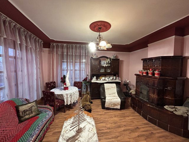 Eladó családi ház, Tatárszentgyörgyön 60.5 M Ft, 7 szobás