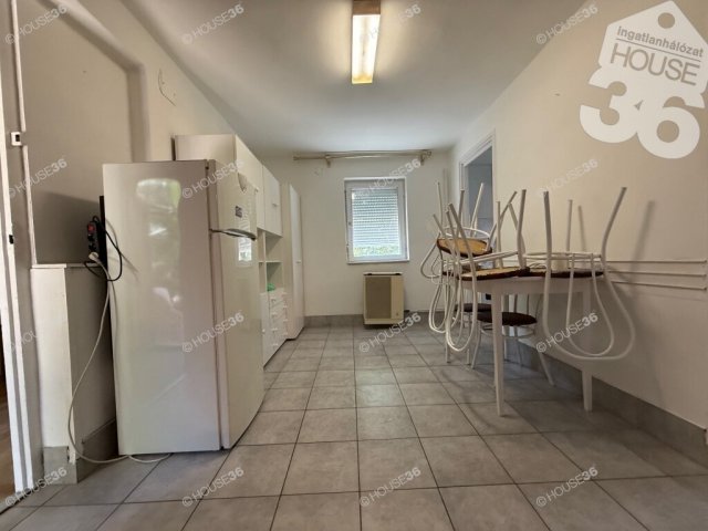 Eladó családi ház, Kecskeméten 33.9 M Ft, 1 szobás