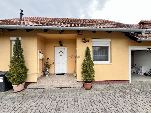 Eladó sorház, Székesfehérvárott, Meggyesi utcában 94.9 M Ft