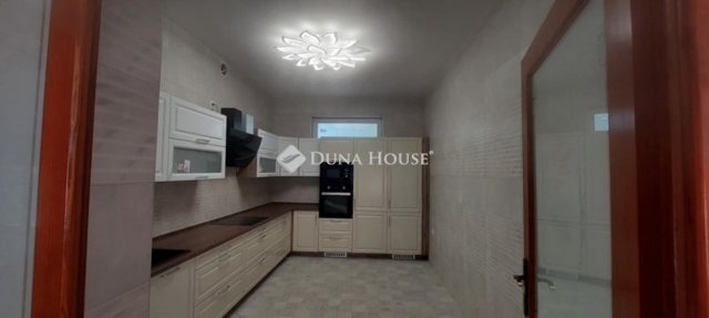 Eladó családi ház, Makón 79.99 M Ft, 4 szobás