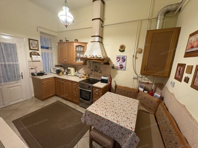 Eladó téglalakás, Gyulán 46.5 M Ft, 3 szobás