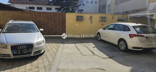 Eladó iroda, Kecskeméten 53.9 M Ft, 3 szobás