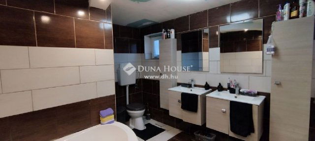 Eladó családi ház, Tápiószecsőn 59.9 M Ft, 6 szobás