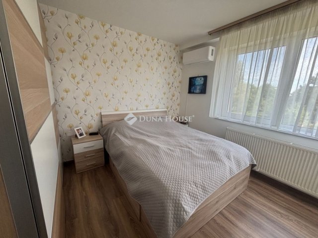 Eladó téglalakás, Veszprémben 119 M Ft, 4 szobás