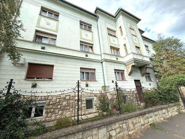 Eladó téglalakás, Pécsett 67.9 M Ft, 3 szobás