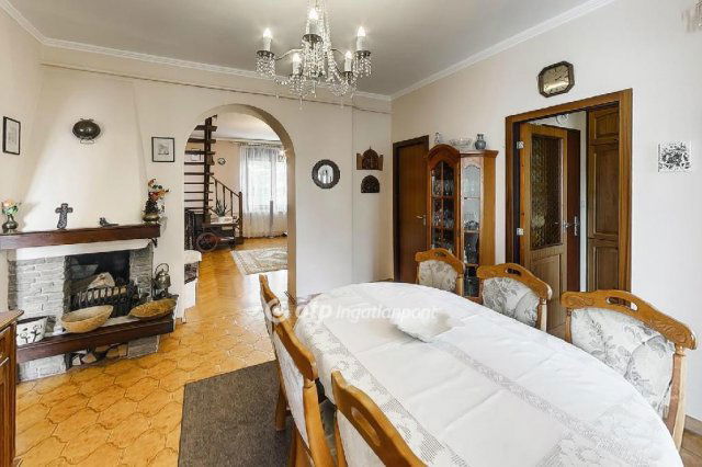 Eladó téglalakás, Székesfehérvárott 79.99 M Ft, 5+1 szobás