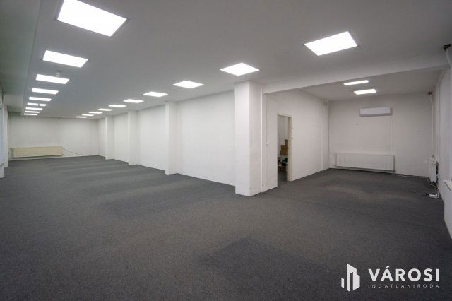 Eladó üzlethelyiség, Győrött 17 M Ft, 1 szobás