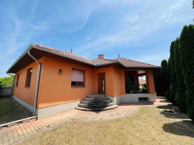 Eladó családi ház, Császártöltésen 61.9 M Ft, 3 szobás