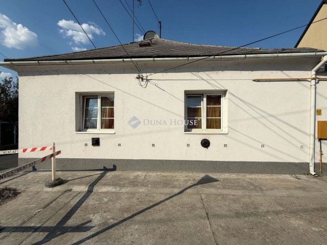 Eladó családi ház, Kalocsán 16 M Ft, 2 szobás