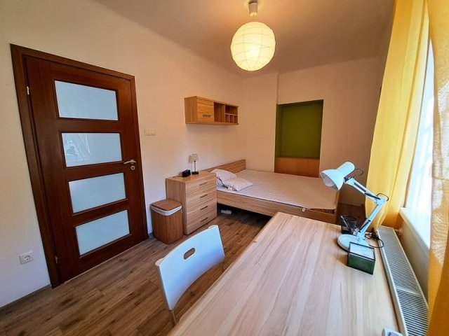 Kiadó téglalakás, albérlet, Pécsett, Móricz Zsigmond téren