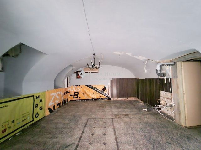 Eladó téglalakás, Budapesten, VII. kerületben 17.9 M Ft
