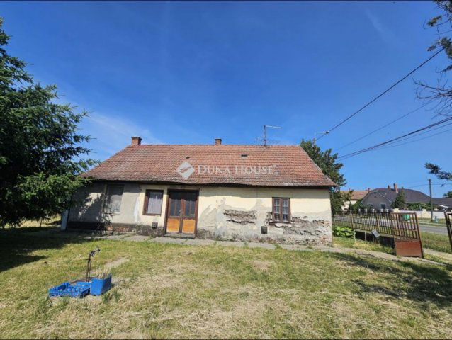 Eladó családi ház, Törtelen 8.2 M Ft, 3 szobás