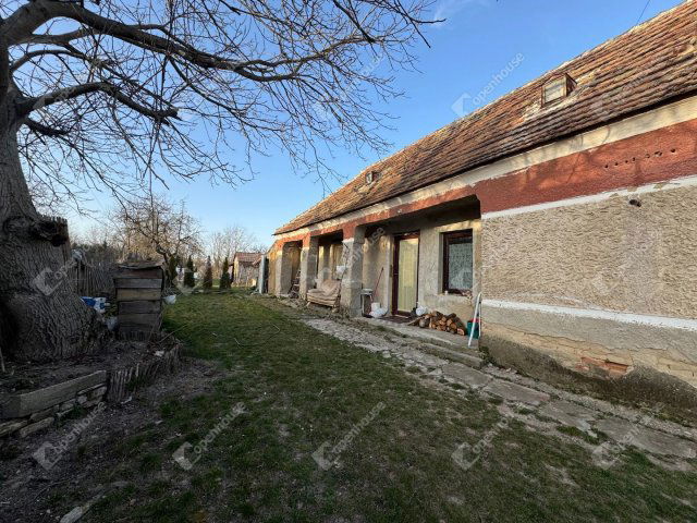 Eladó családi ház, Vámoscsaládon 17 M Ft, 3 szobás