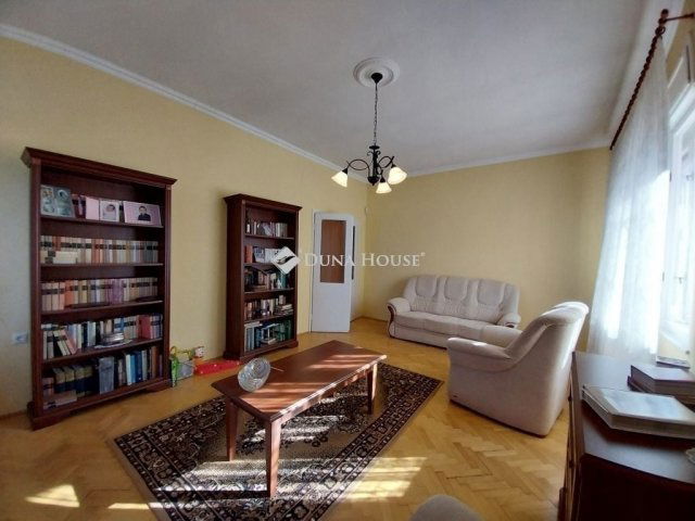 Eladó családi ház, Szegeden 85.5 M Ft, 4 szobás