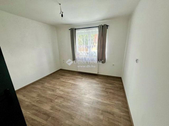 Eladó családi ház, Mohácson 48.9 M Ft, 4 szobás
