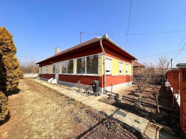 Eladó családi ház, Mezőcsáton 19.9 M Ft, 3 szobás