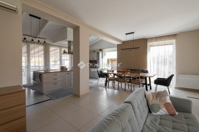 Eladó családi ház, Kecskeméten 185 M Ft, 7 szobás