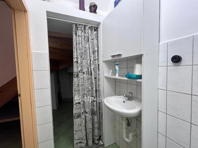 Eladó téglalakás, Pécsett 95.5 M Ft, 3 szobás