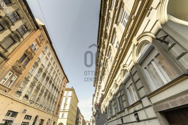 Eladó téglalakás, Budapesten, VII. kerületben 69.9 M Ft