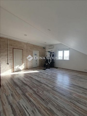 Eladó családi ház, Ercsiben 79.99 M Ft, 6 szobás