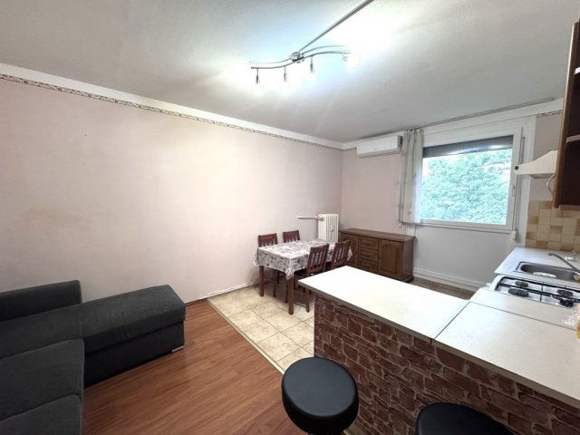 Eladó panellakás, Pécsett 32.5 M Ft, 1+1 szobás