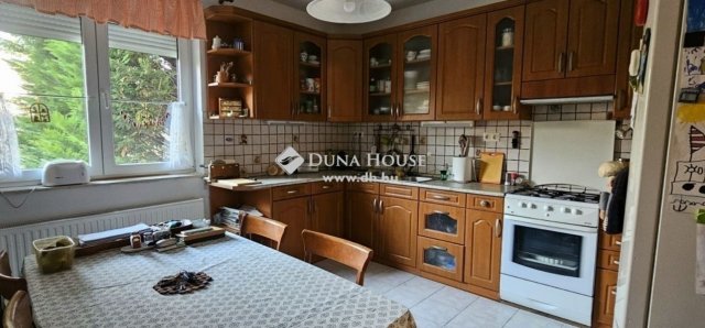 Eladó családi ház, Budakeszin 240 M Ft, 5 szobás