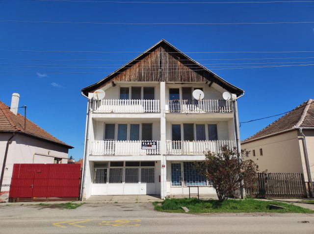 Eladó ikerház, Szegeden 79.8 M Ft, 4 szobás