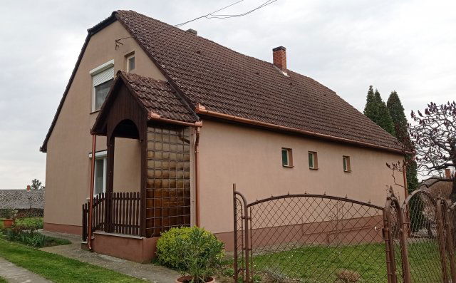 Eladó családi ház, Gamáson 51.9 M Ft, 5 szobás