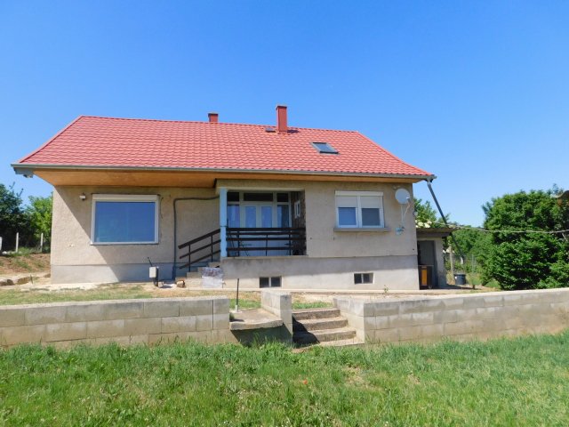 Eladó családi ház, Cserszegtomajon 69.9 M Ft, 3+1 szobás