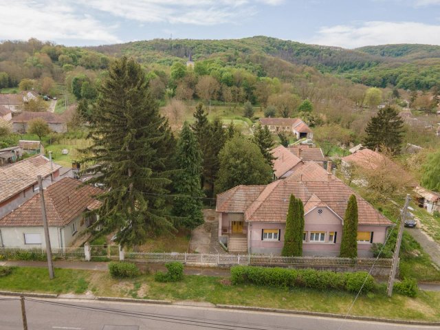 Eladó családi ház, Honton 56 M Ft, 8 szobás