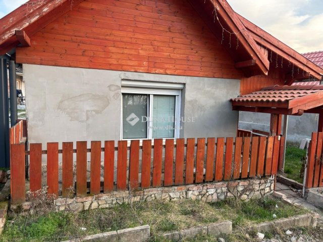 Eladó családi ház, Kesztölcön 33 M Ft, 3 szobás