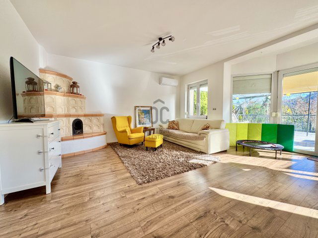 Eladó családi ház, Solymáron 230 M Ft, 8 szobás