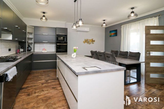 Eladó családi ház, Makón 120 M Ft, 4 szobás
