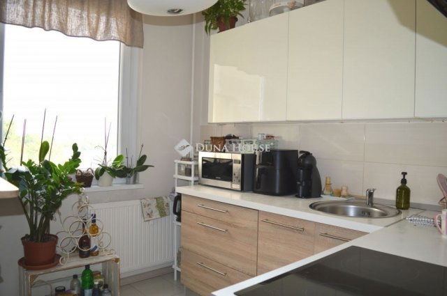 Eladó panellakás, Debrecenben 69.9 M Ft, 3 szobás