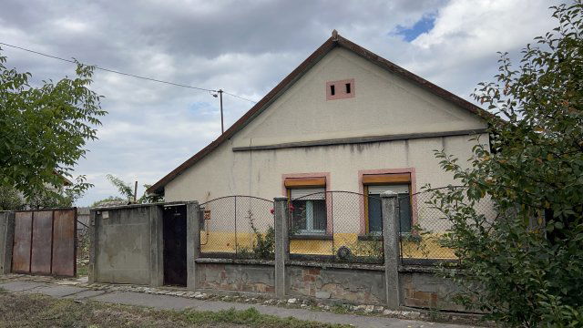 Eladó családi ház, Kiszomboron, Porgányi utcában 11.9 M Ft