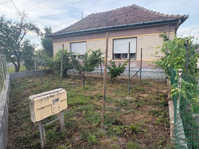 Eladó családi ház, Hetyefőn 11.9 M Ft, 2 szobás