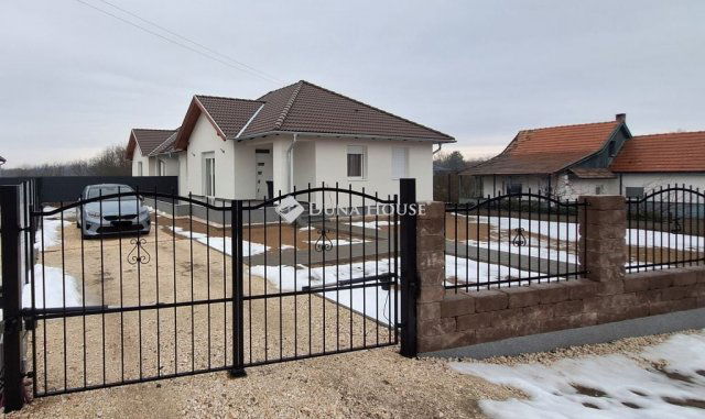 Eladó ikerház, Vasadon 71.9 M Ft, 4 szobás / költözzbe.hu