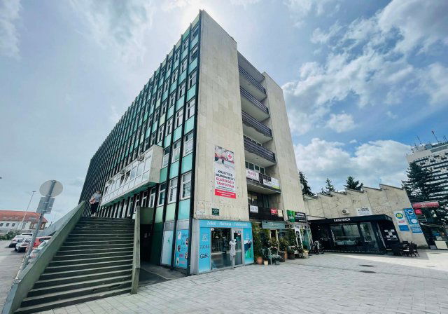 Kiadó iroda, Veszprémben, Kossuth Lajos utcában 80 E Ft / hó