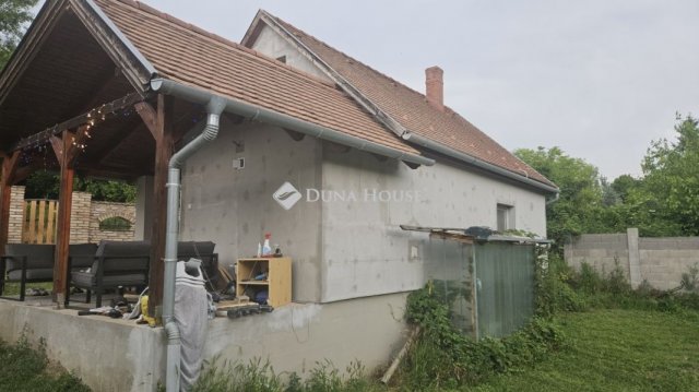 Eladó családi ház, Baracson 22 M Ft, 3 szobás