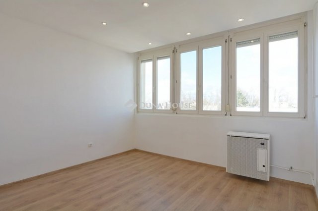 Eladó téglalakás, Kecskeméten 54.99 M Ft, 2 szobás