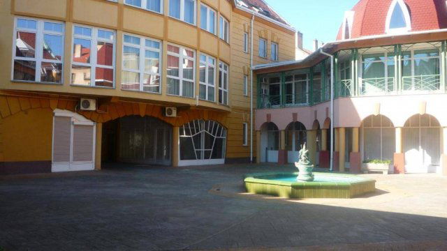 Eladó téglalakás, Pécsett 72 M Ft, 3+1 szobás