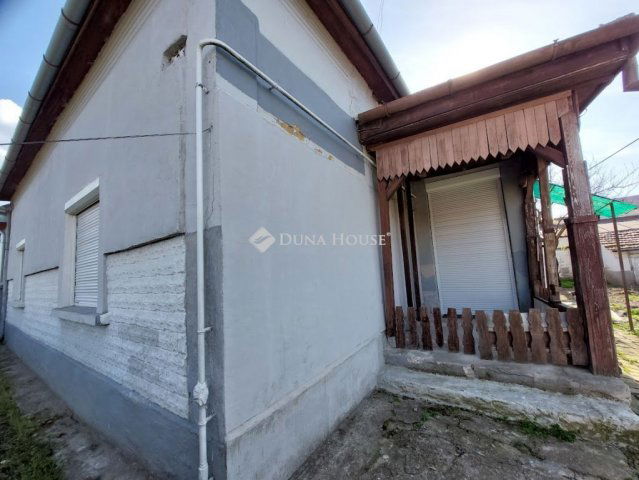 Eladó családi ház, Baján 29.99 M Ft, 2 szobás