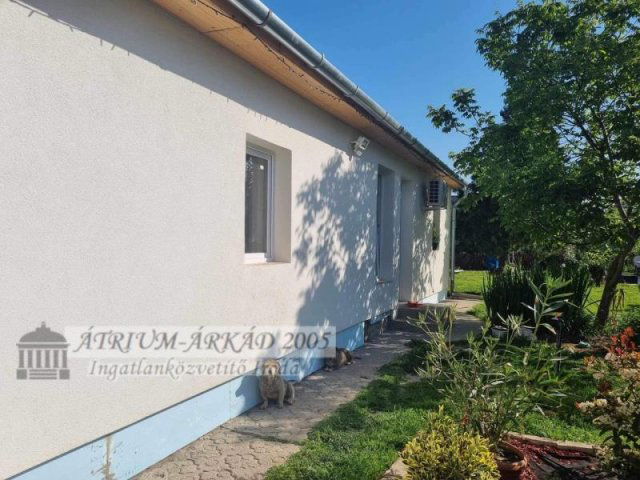 Eladó családi ház, Adonyban 44.5 M Ft, 4 szobás