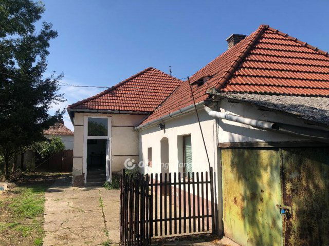 Eladó családi ház, Somlójenőn 24 M Ft, 2 szobás