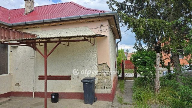 Eladó családi ház, Hosszúpályin 15 M Ft, 3 szobás