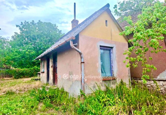 Eladó telek, Kajárpécen 10 M Ft / költözzbe.hu