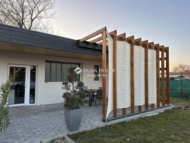 Eladó családi ház, Balatonfenyvesen 84.999 M Ft, 3 szobás