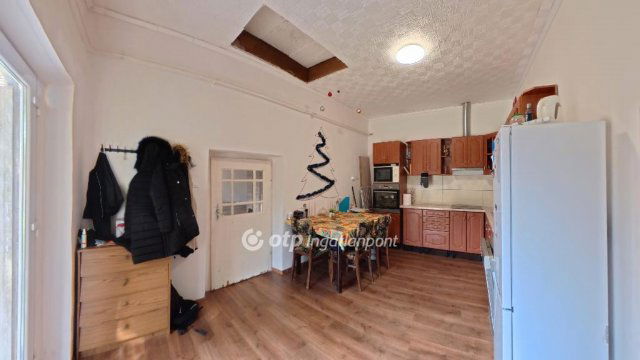 Eladó családi ház, Szentistvánon 22.9 M Ft, 2 szobás